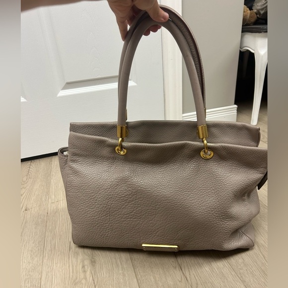 Marc by Marc Jacob’s Too Hot to Handle Grey Leather Tote Bag - Picture 2 of 7